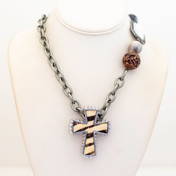 30 inch, Vintage Striped Cross Silver Tone Stylized Necklace - T25 - Picture 1 of 3